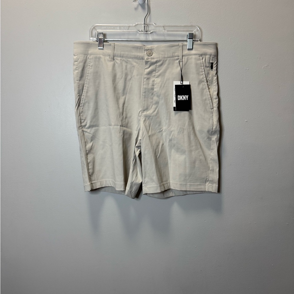 DKNY Flat Front Shorts
Rise 12”
Inseam 8.5 “
Length 9”‎
